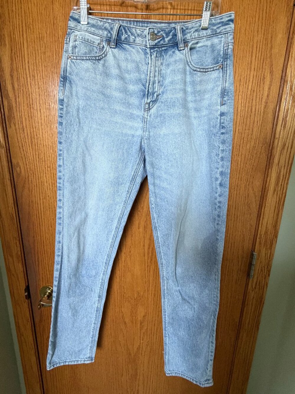 American Eagle Mom Jean Size 8 Long Light Wash High Rise Straight Leg Jeans